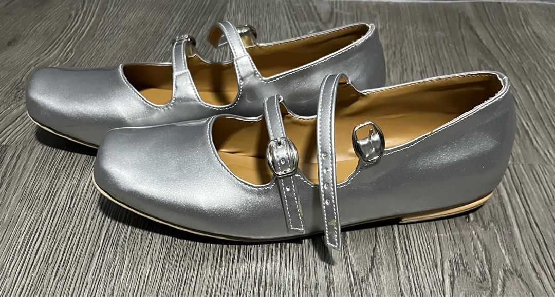 Silver maryjanes best fits 6.5size (Category: Flats & Sandals) located in Las Pinas. Submitted by masterjac (Listing ID 1332370683, Image 2). Description: Used once. Wrong size. MOP: BDO / Metrobank / gcash Buyer to book own courier. Location is near Festival mall Alabang. Monday-Thursdays 7:00 AM to 3:00 PM. Thank you .