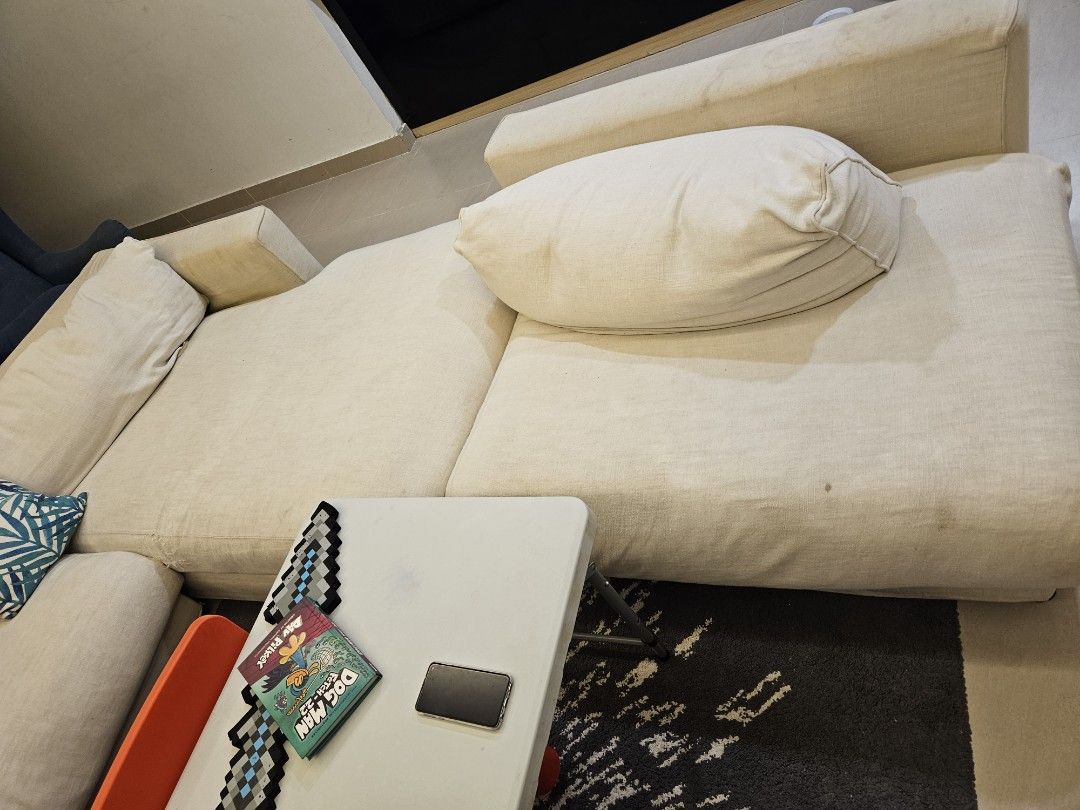 Sofas (Category: Sofas) located in Kuala Lumpur. Submitted by antz18 (Listing ID 1332353028, Image 3). Description: can be seated at least 6 to 8 pax. still in good condition :).