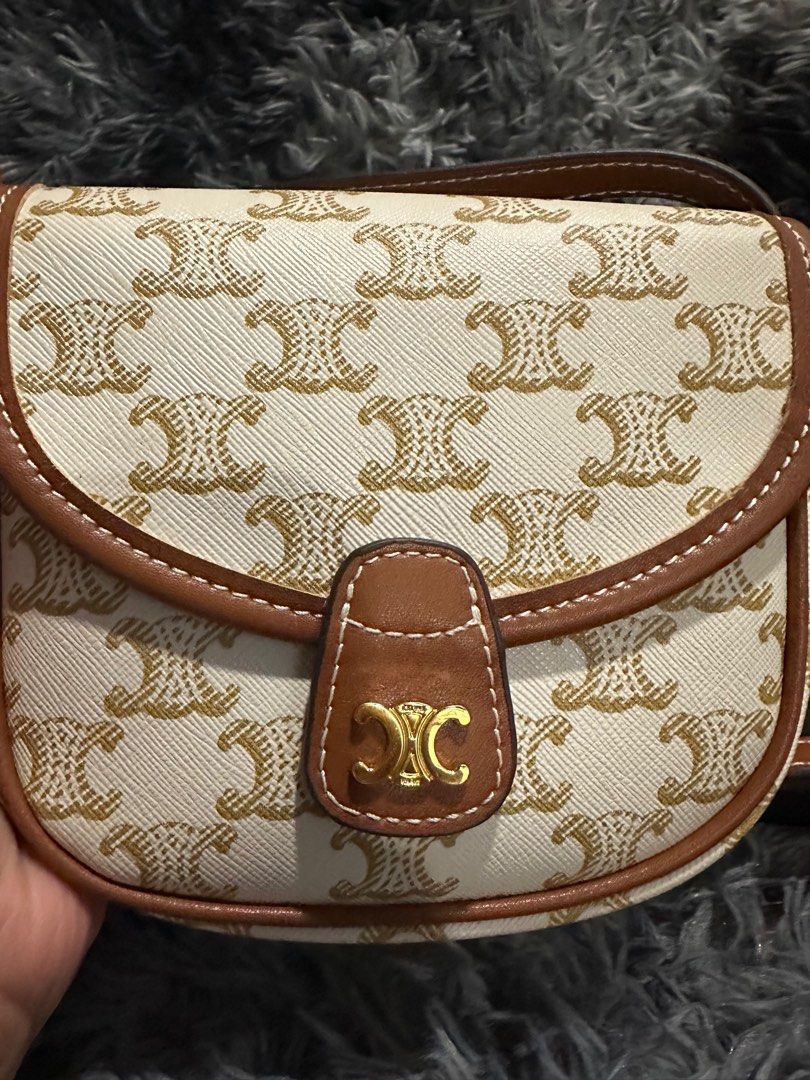 Triomphe Canvas Calfskin Mini Besace Bag White (Category: Luxury Bags & Wallets) located in Bayambang. Submitted by bagaholic_co (Listing ID 1332401541, Image 2). Description: GENUINE LEATHER Kasya iphone pro Base length: 6.00 in Height: 5.25 in Width: 1.50 in Drop: 22.50 in NO FLAWS CODED Japan-sourced This is a CELINE Triomphe Canvas Calfskin Mini Besace Bag in White. This chic bag is crafted of fine white coated canvas with brown leather trim.