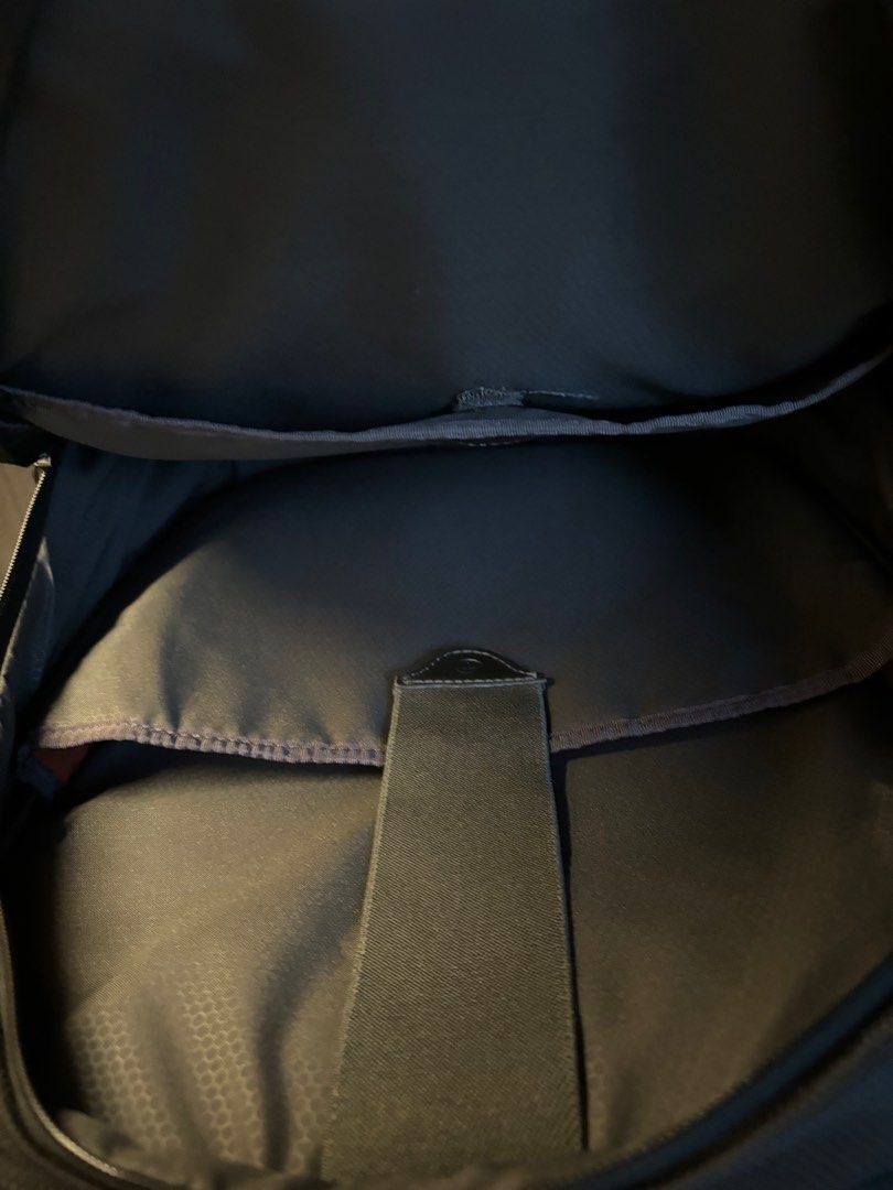 Tumi Tech Backpack (Category: Backpacks) located in Taguig. Submitted by aspinedajr (Listing ID 1332446916, Image 3). Description: Selling a rarely-used Tumi Tech backpack. With padding in the laptop compartment. .