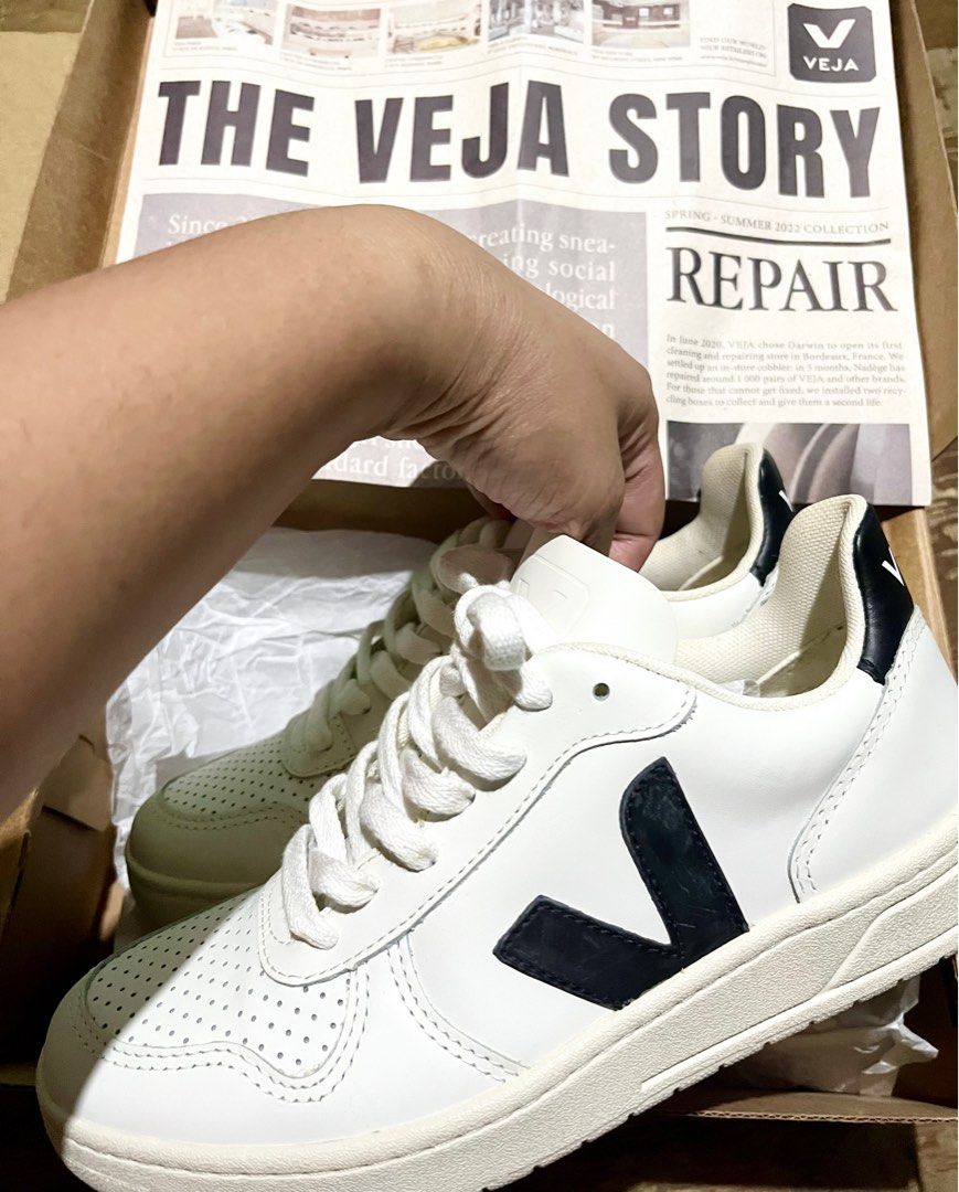 Veja V-10 Leather Extra White/Black (Category: Sneakers) located in Paranaque City. Submitted by chwistine90 (Listing ID 1331608160, Image 2). Description: [like new] Veja V-10 Leather Extra White/Black EU37 / US 6 Womens / 23cm Bought in Australia Used a few hours only indoors, good as new. Sanitized already before posting here. It’s nicer and leather is extra white in actual, lighting inside our house is just yellowish. RFS: not my size Last pr