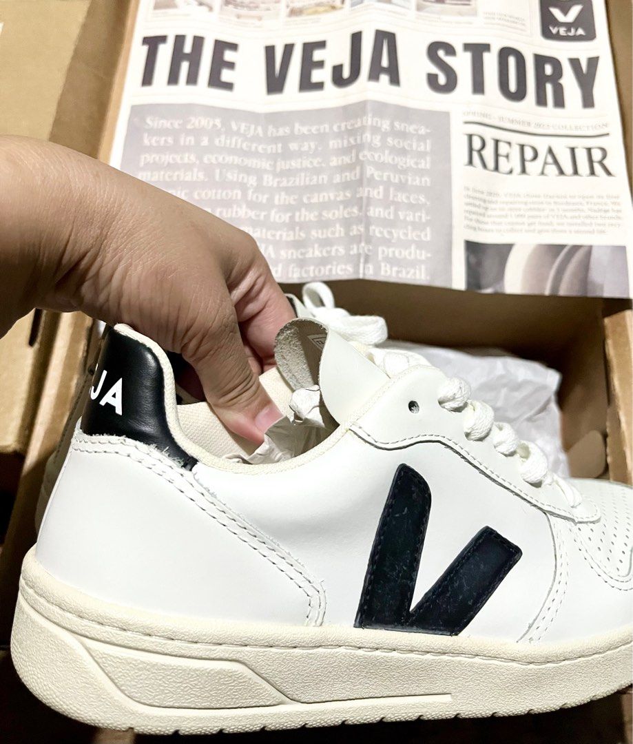 Veja V-10 Leather Extra White/Black (Category: Sneakers) located in Paranaque City. Submitted by chwistine90 (Listing ID 1331608160, Image 1). Description: [like new] Veja V-10 Leather Extra White/Black EU37 / US 6 Womens / 23cm Bought in Australia Used a few hours only indoors, good as new. Sanitized already before posting here. It’s nicer and leather is extra white in actual, lighting inside our house is just yellowish. RFS: not my size Last pr