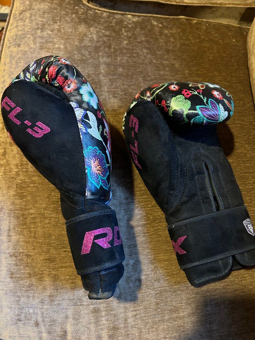 Women’s RDX boxing gloves (Category: Other Sports Equipment) located in North York. Submitted by sheikh.abel (Listing ID 1332391318, Image 2). Description: Slightly used from 3 years ago. Pick up by Dundas and Mavis, Mississauga. .