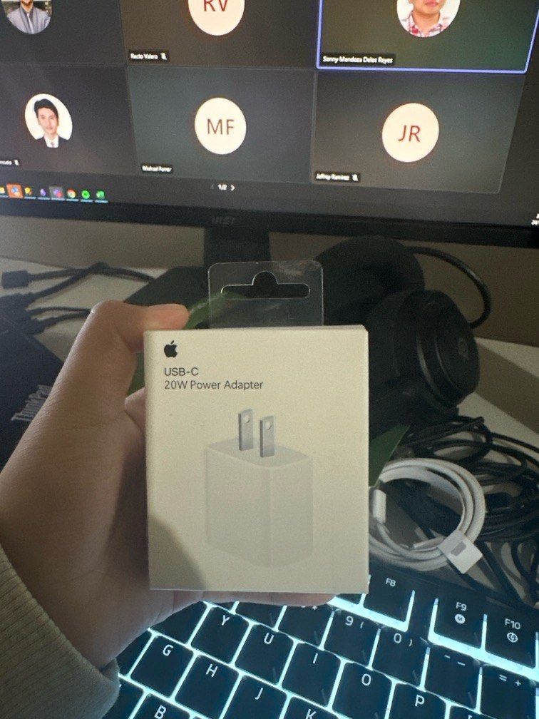 20W Apple Adaptor (Category: Chargers & Cables) located in Manila. Submitted by colettt1323 (Listing ID 1332515800, Image 1). Description: ORIGINAL/AUTHENTIC 700 FIRM NA PO, PASS SA LOWBALLER USED ONCE ONLY.