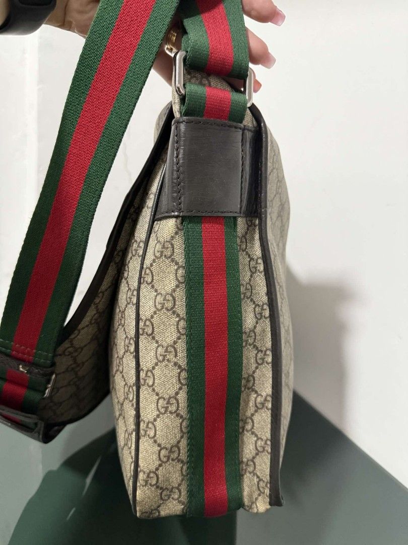 Gucci messenger bag with red and green strap hotsell