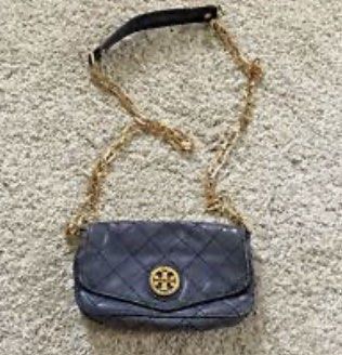 Authentic Tory Burch Mini Robinson (Category: Luxury Bags & Wallets) located in Rosario. Submitted by myvinatgepieces (Listing ID 1332561190, Image 1). Description: Authentic Black quilted Tory Burch Robinson Mini crossbody with removable chain strap. Replaced Chain strap- Charles & Keith (authentic) Size H 4”x L 7” With Visible signs of wear Hairline scratches Slightly Faded Hardware Lining needs cleaning No Inclusions.