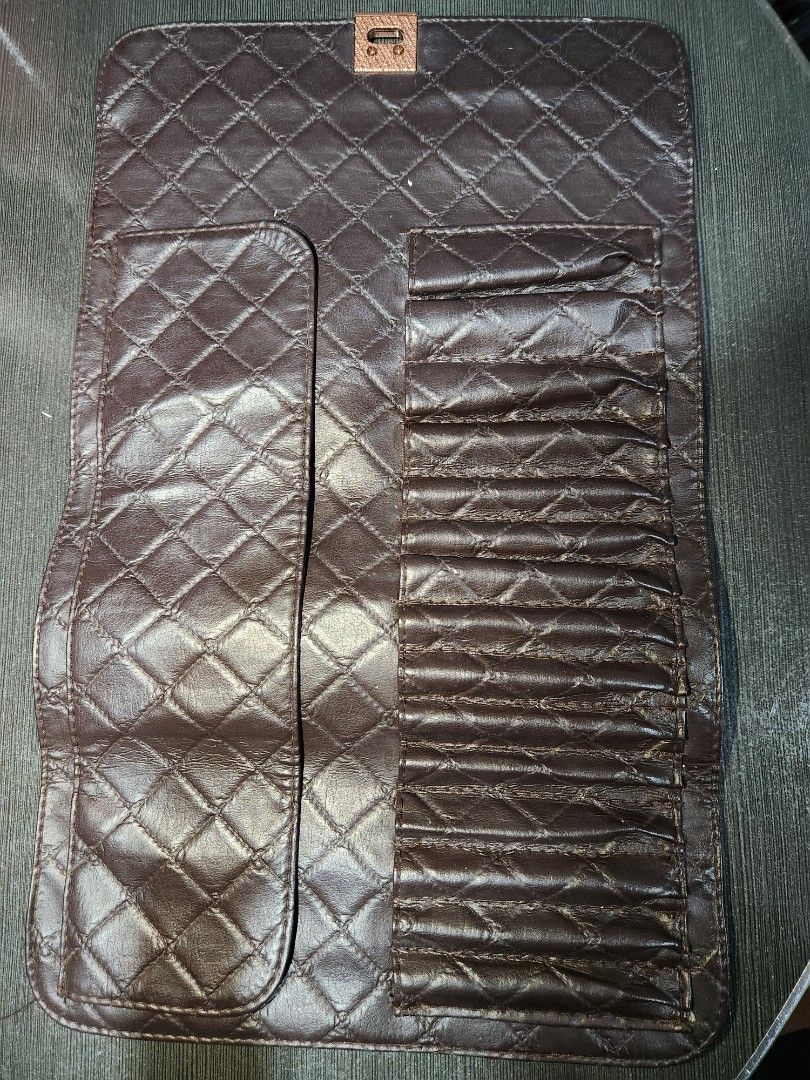 BH Cosmetics Makeup Brush Bag Brown Leather (Category: Makeup) located in Quezon City. Submitted by shaaaaarms (Listing ID 1332532764, Image 2). Description: Still in good condition. No peeling of leather. 10" x 17" yung dimension if naka open. 10" x 4.5" yung dimension if naka fold..