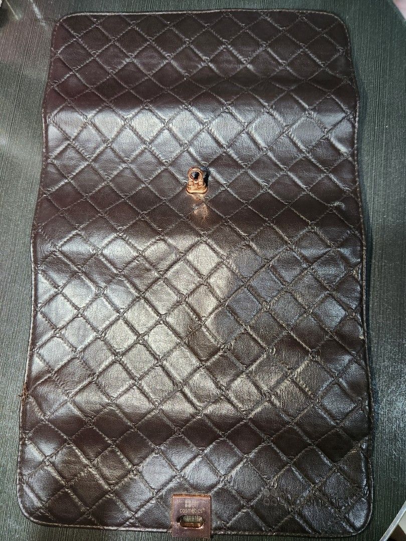 BH Cosmetics Makeup Brush Bag Brown Leather (Category: Makeup) located in Quezon City. Submitted by shaaaaarms (Listing ID 1332532764, Image 3). Description: Still in good condition. No peeling of leather. 10" x 17" yung dimension if naka open. 10" x 4.5" yung dimension if naka fold..