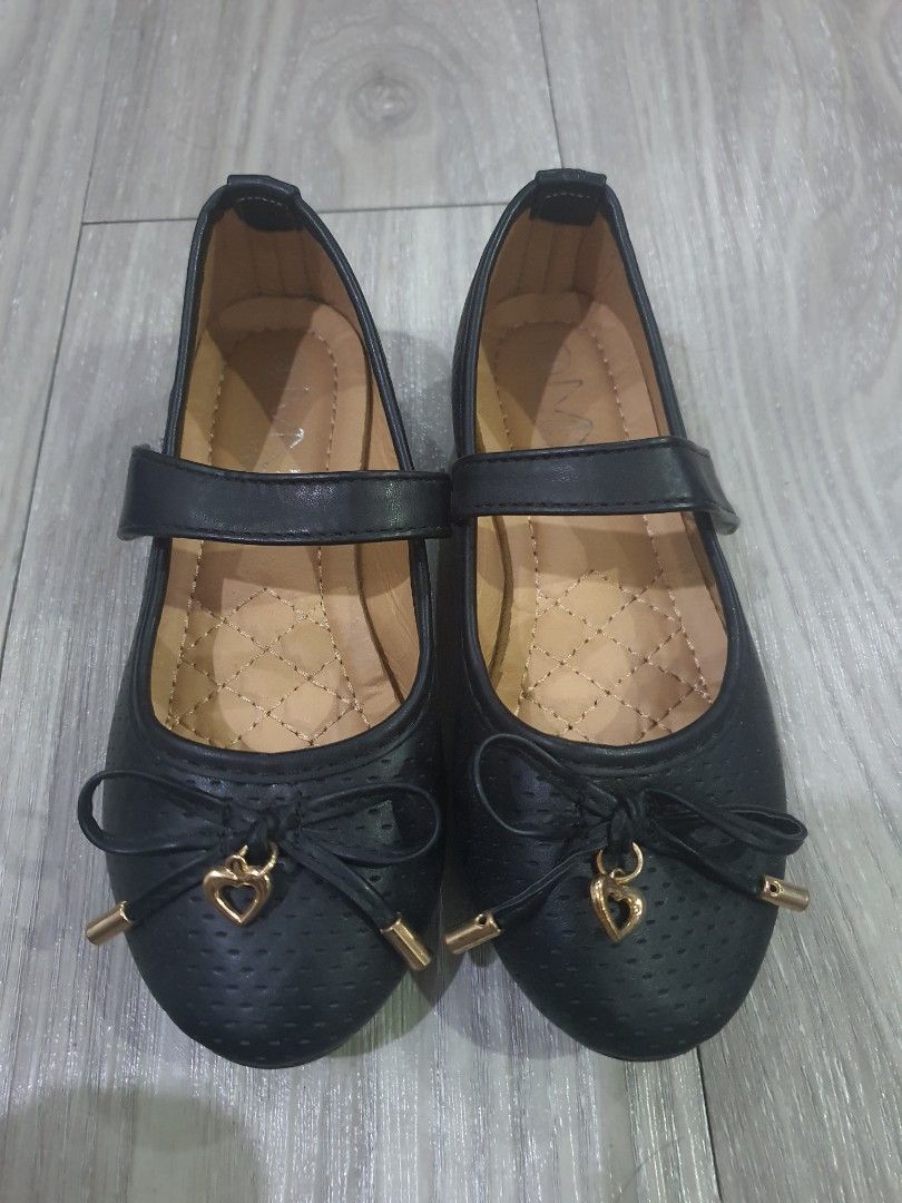 Black Doll Shoes for Kids (Category: Babies & Kids Fashion) located in Caloocan City. Submitted by mamma_bee (Listing ID 1332518326, Image 2). Description: Pls. read / Paki basa po muna! I will not be held responsible for misinformation. Color: Black Condition: Used / Preloved Size: 28. Approximately 17cm insole. *This item has been stored a while so needs a bit of cleaning, wag maselan or maarte, don't expect a brand new and perfect item. * Actu