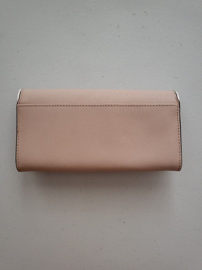 Brand new Kate Spade wallet (Category: Wallets & Card holders) located in Quezon City. Submitted by robin.t (Listing ID 1332484391, Image 2). Description: Brand new Kate Spade wallet.