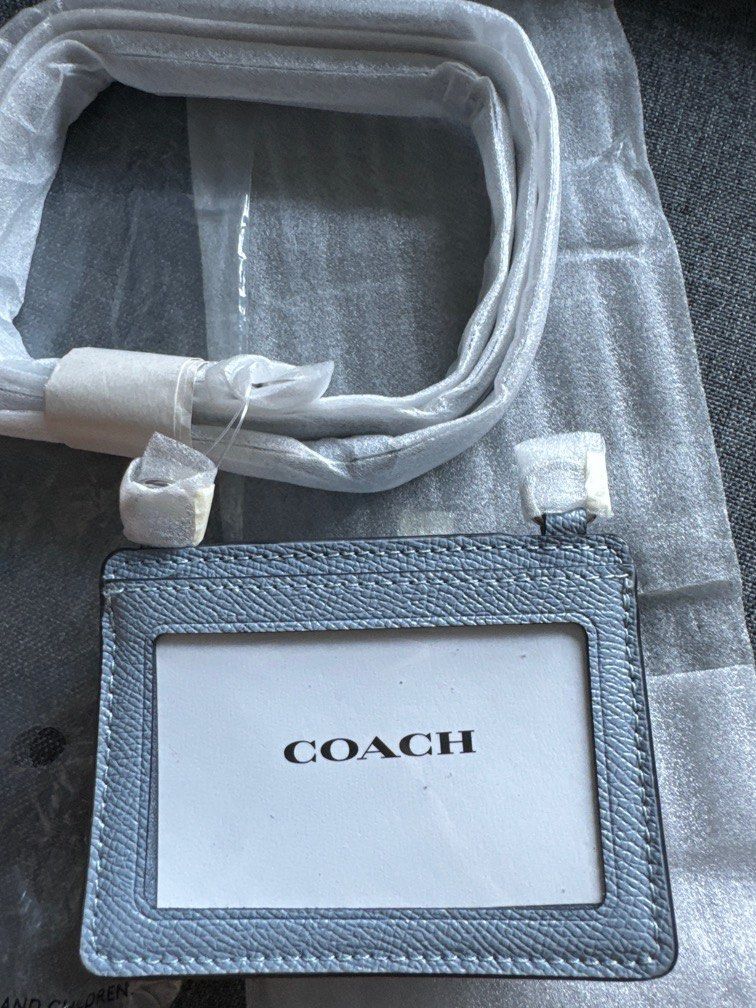 Coach card case, 名牌, 手袋及銀包 Carousell