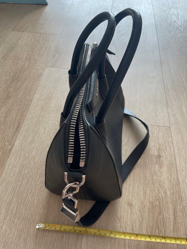 Givenchy (Category: Bags & Wallets) located in Singapore. Submitted by n555558 (Listing ID 1332465069, Image 3). Description: Rarely used, very good quality.