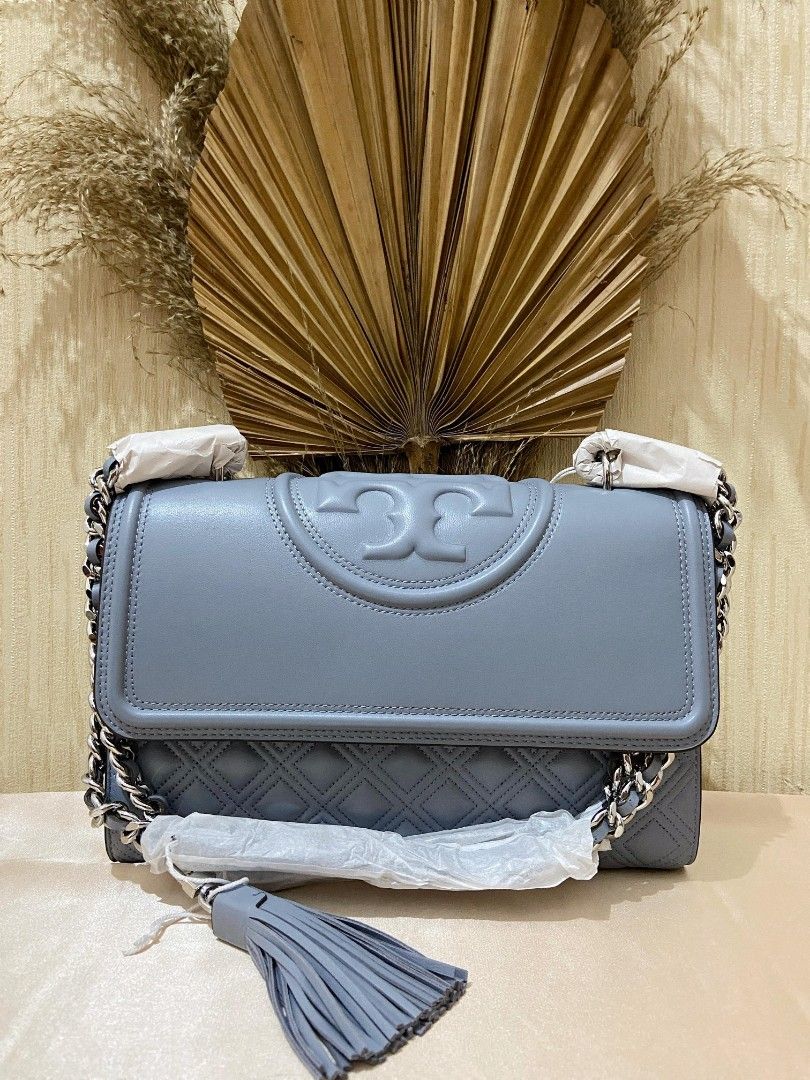 HARGA NET NO NEGO READY Tory Burch Fleming Convertible Shoulder Bag Cloud Blue medium size Barang Mewah Tas Dompet di Carousell
