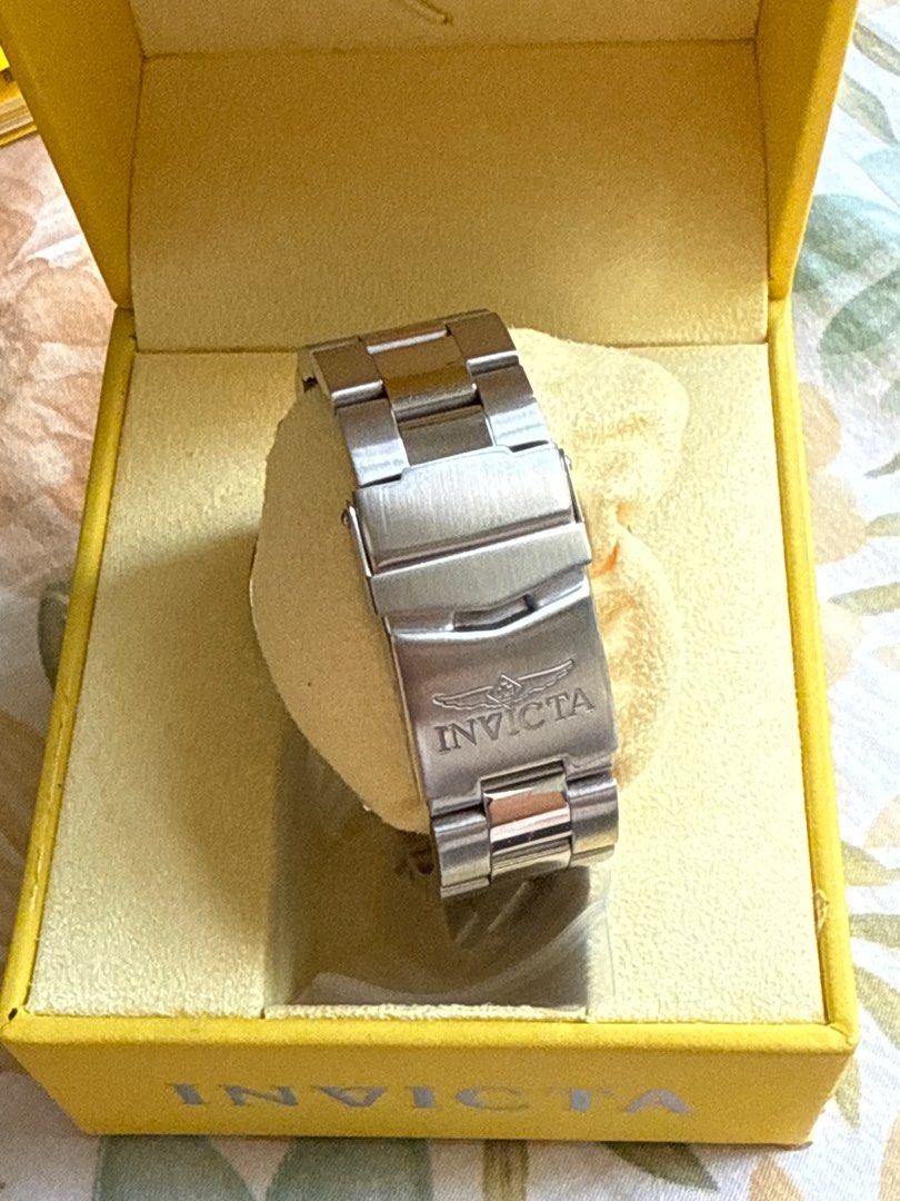 Invicta 15584 top