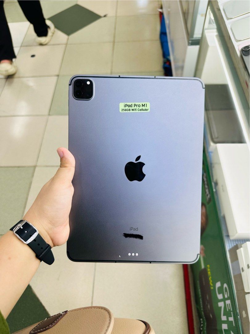 Ipad Pro M1 11inch 256gb Wifi cellular (Category: iPad) located in San Juan City. Submitted by javedsgadgetshop (Listing ID 1332602283, Image 1). Description: OPEN FOR INSTALLMENT VIA CREDIT CARD/GGIVES/SPAY/BILLEASE & SWAP/TRADE-IN! BUY AND SELL! Quick Specs : Ipad Pro M1 11inch •256gb •NTC Variant •Good batt health •Factory Unlock •95% Smoothness •No hidden issue | No Repaired •100% Authentic | Not Refurbished •w/ OEM Charger & store warranty ❣