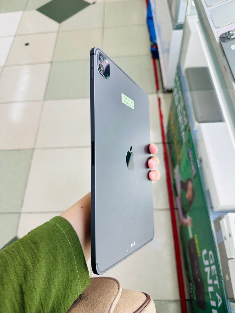 Ipad Pro M1 11inch 256gb Wifi cellular (Category: iPad) located in San Juan City. Submitted by javedsgadgetshop (Listing ID 1332602283, Image 3). Description: OPEN FOR INSTALLMENT VIA CREDIT CARD/GGIVES/SPAY/BILLEASE & SWAP/TRADE-IN! BUY AND SELL! Quick Specs : Ipad Pro M1 11inch •256gb •NTC Variant •Good batt health •Factory Unlock •95% Smoothness •No hidden issue | No Repaired •100% Authentic | Not Refurbished •w/ OEM Charger & store warranty ❣