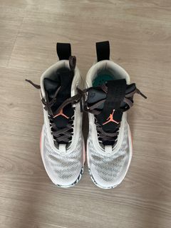 (Category: ) located in . Submitted by sneaker_solution (Listing ID 1332452094, Image 1). Description: .