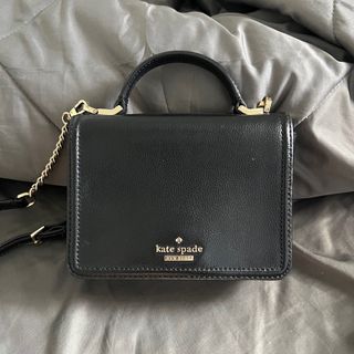 (Category: ) located in . Submitted by helpmycloset.97 (Listing ID 1332467081, Image 1). Description: .