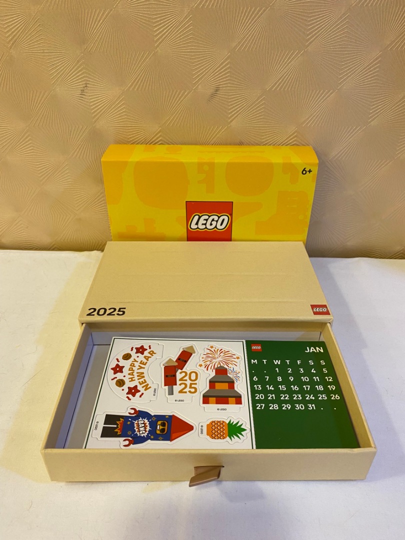 Lego 樂高 2025年 桌曆 RDP#107536, 書籍、休閒與玩具, 玩具、公仔、桌遊在旋轉拍賣