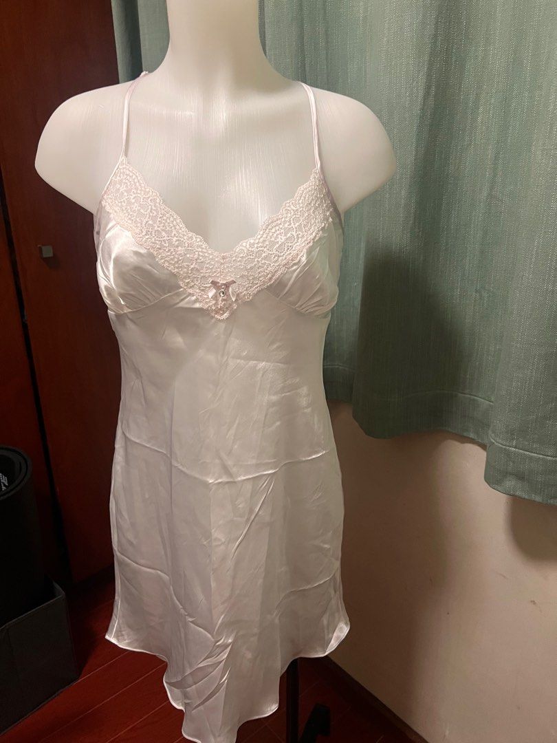 Linea Donatella Satin Bridal Robe (Category: Undergarments & Loungewear) located in Quezon City. Submitted by treeshabertol (Listing ID 1332589469, Image 2). Description: Embroidered ’Mrs.’ at the back. Brand new w/o tag.