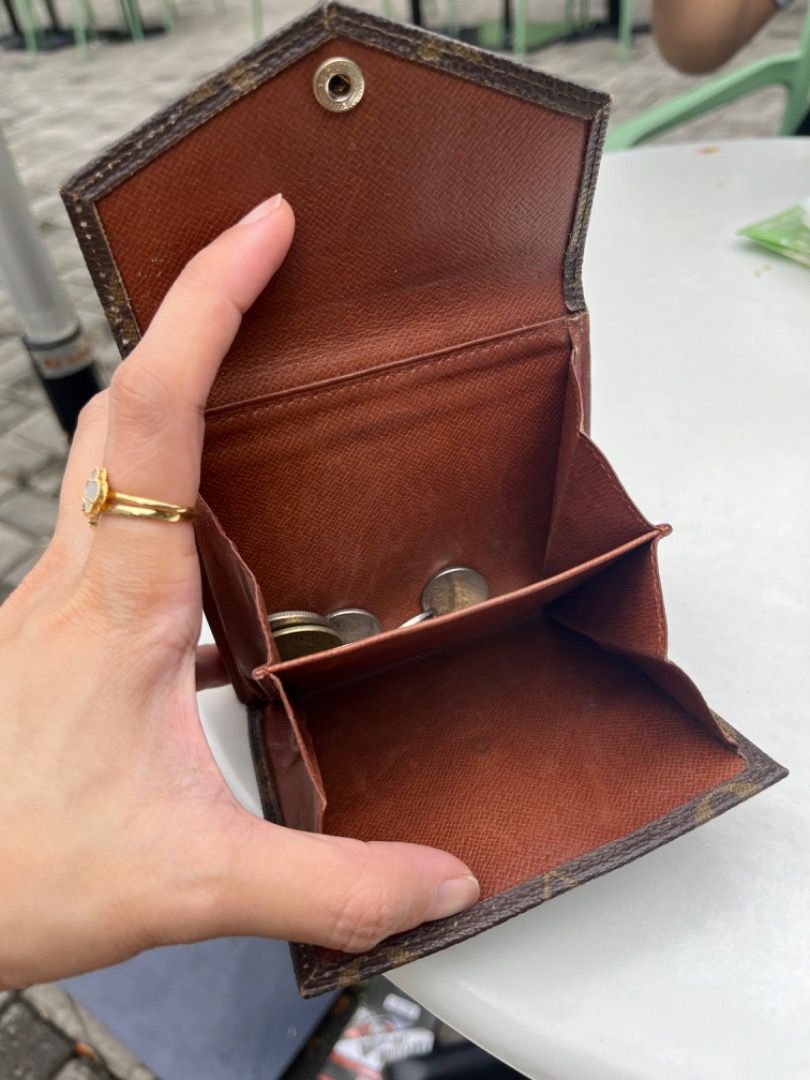 Lv wallet authentic (Category: Luxury Bags & Wallets) located in Manila. Submitted by dmaker_closet (Listing ID 1332559014, Image 3). Description: Original LV wallet ‼️ Selling low now .