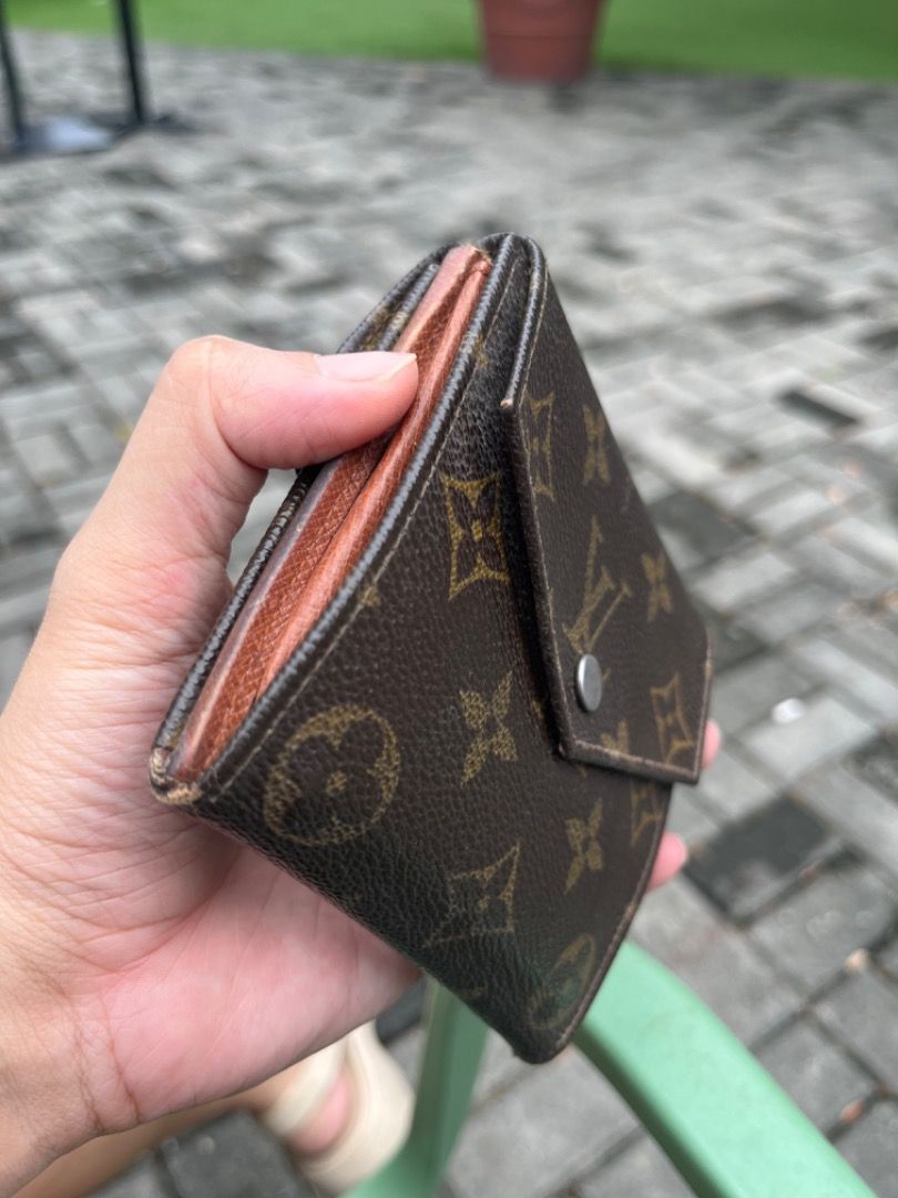 Lv wallet authentic (Category: Luxury Bags & Wallets) located in Manila. Submitted by dmaker_closet (Listing ID 1332559014, Image 2). Description: Original LV wallet ‼️ Selling low now .