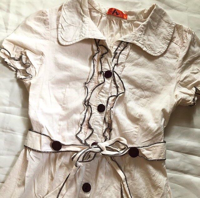 Milkmaid Ruffle Coquette Top (Category: Blouses) located in Limay. Submitted by 2000sbae (Listing ID 1332575128, Image 3). Description: Size: S - Smocked at the back.