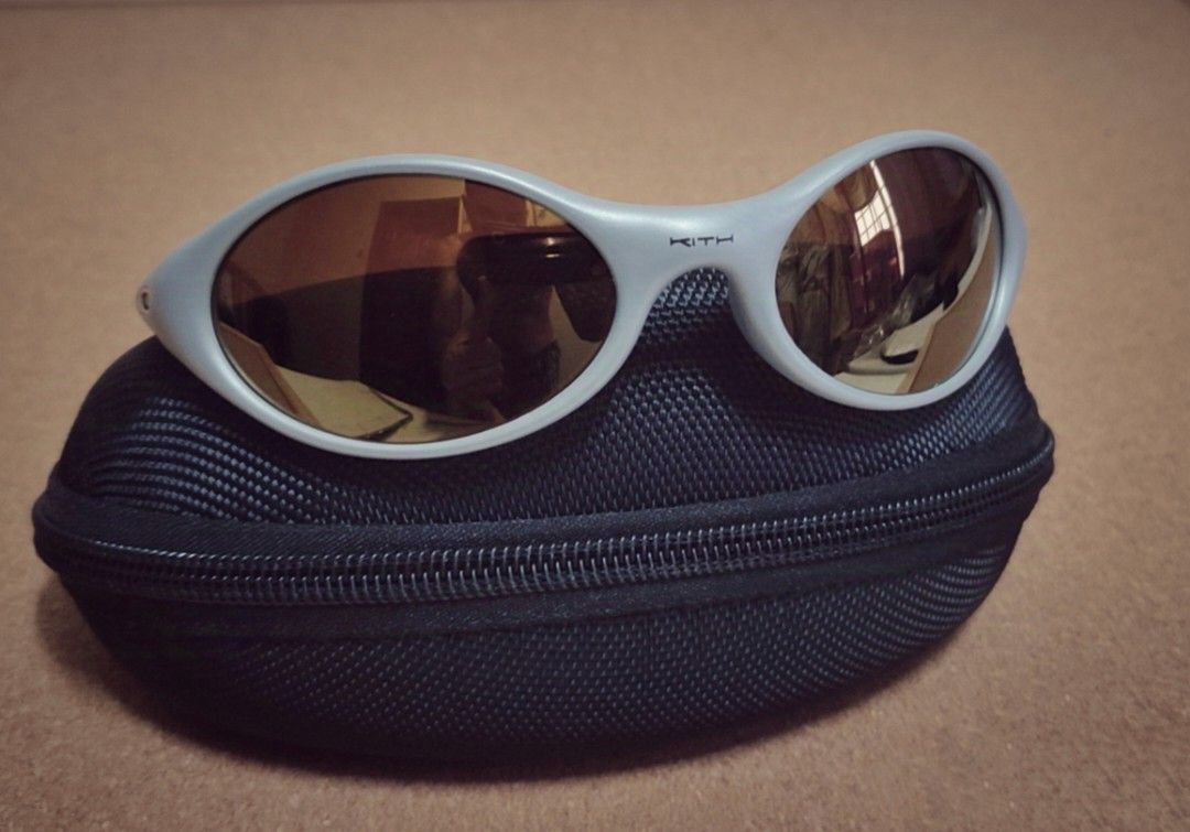 Oakley X Kith Eye Jacket, Men's Fashion, Watches & Accessories