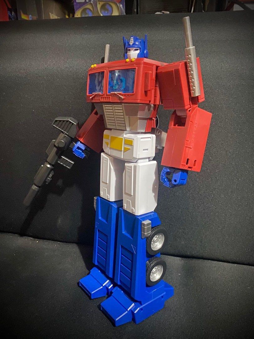 Original Transformers Optimus Prime Classic Anime Version (Category: Figurines & Statues) located in Rizal. Submitted by moritsuki_rhii (Listing ID 1332471011, Image 2). Description: Optimus Prime Classic Anime Version Original Red Version 2500🔥 Almost 13 Inches tall All Plastics Pero makinis ang pagkakagawa With 2 weapons With Removable Matrix of Leadership With clamshell With original Box With Brown box Nagiging Truck po yan Pick up Lalamove F