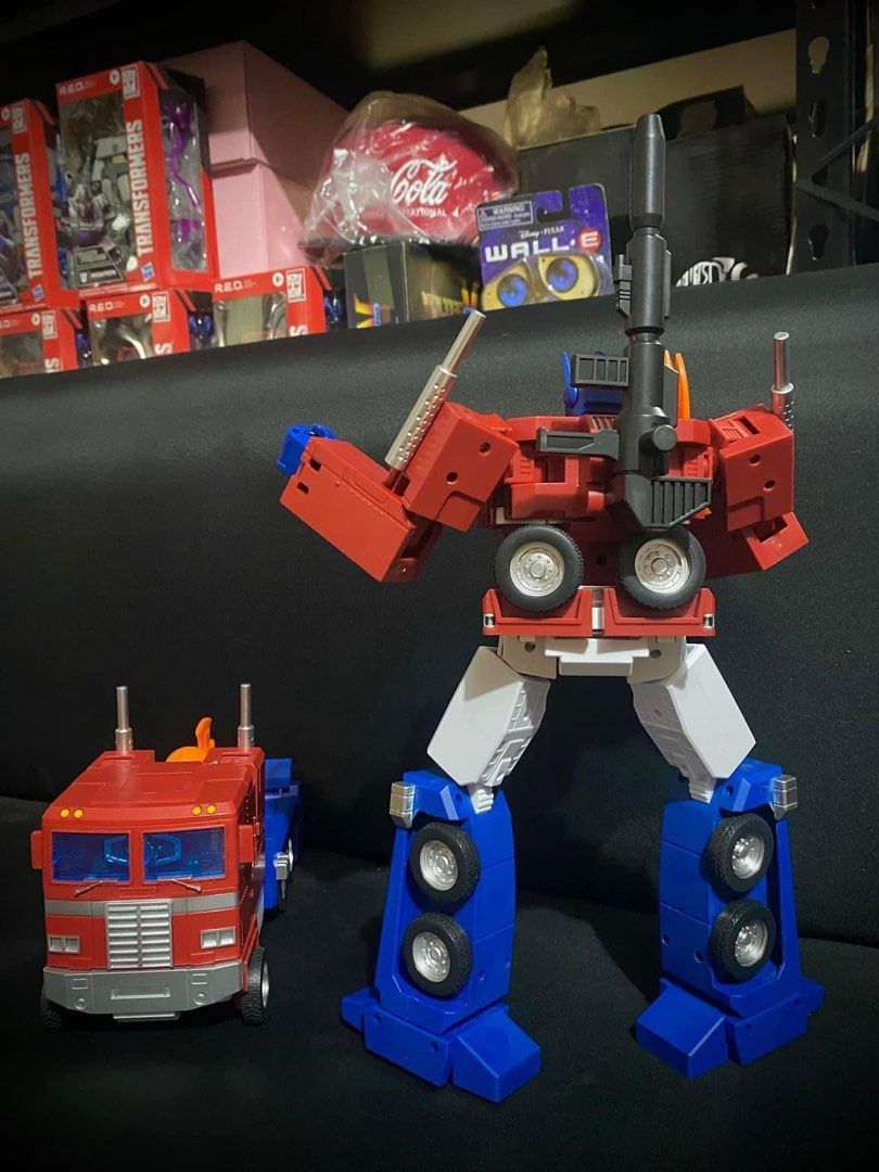 Original Transformers Optimus Prime Classic Anime Version (Category: Figurines & Statues) located in Rizal. Submitted by moritsuki_rhii (Listing ID 1332471011, Image 3). Description: Optimus Prime Classic Anime Version Original Red Version 2500🔥 Almost 13 Inches tall All Plastics Pero makinis ang pagkakagawa With 2 weapons With Removable Matrix of Leadership With clamshell With original Box With Brown box Nagiging Truck po yan Pick up Lalamove F
