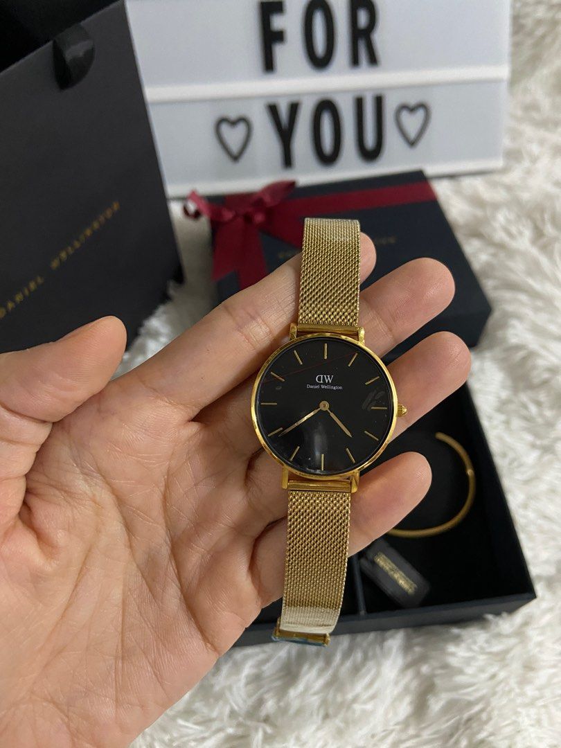 Perfect Gift Original Watch (Women) (Category: Women's Watches) located in Paranaque City. Submitted by kaleeen21 (Listing ID 1332564446, Image 1). Description: ORIGINAL DANIEL WELLINGTON 💯 32mm ~ ✅ 𝗙𝗥𝗘𝗘 𝗦𝗵𝗶𝗽𝗽𝗶𝗻𝗴 ✅ 𝗣𝗲𝗿𝗳𝗲𝗰𝘁 𝗚𝗶𝗳𝘁 ✅ 𝗖𝗼𝗺𝗽𝗹𝗲𝘁𝗲 𝗜𝗻𝗰𝗹𝘂𝘀𝗶𝗼𝗻𝘀 ✅ 𝗖𝗵𝗲𝗮𝗽𝗲𝗿 𝘁𝗵𝗮𝗻 𝗠𝗮𝗹𝗹 𝗽𝗿𝗶𝗰𝗲 ✅ 𝗟𝗘𝗚𝗜𝗧 ~ 𝚂𝙰𝙻𝙴: 3499 Only + 𝗙𝗥𝗘𝗘 𝗦𝗵𝗶𝗽𝗽𝗶𝗻𝗴 ✨ 𝙼𝚊𝚕𝚕: 9k-10k 𝐁𝐔𝐘 𝐍𝐎𝐖! 📲𝐌𝐞𝐬𝐬𝐚𝐠�
