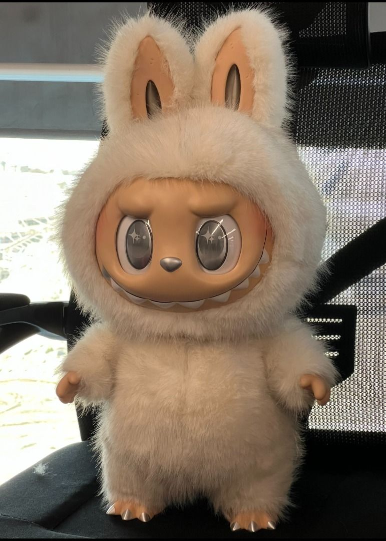 POPMART THE MONSTERS LABUBU - ANGEL IN CLOUDS 搪膠臉公仔