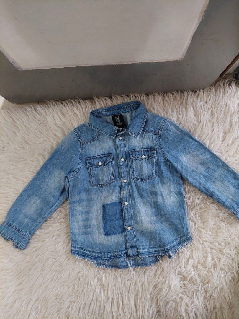 Preloved Kemeja jeans anak H M Ld 66 size 3y-4y