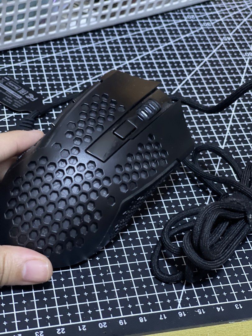 Redragon lightweight mouse (Category: Mouse & Mousepads) located in Manila. Submitted by zael.ph (Listing ID 1332472450, Image 2). Description: Rfs: Got a new mouse .