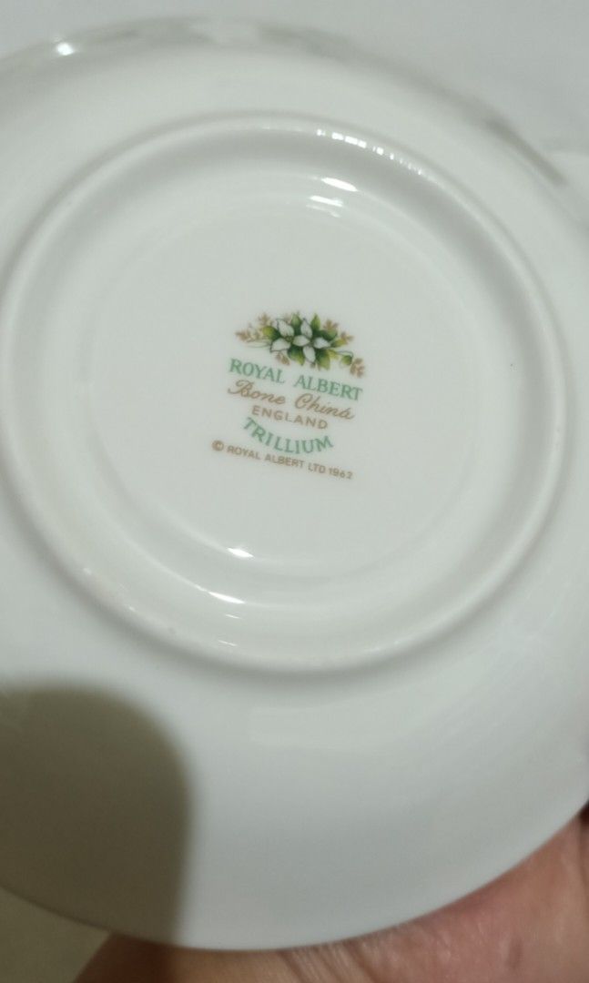 Royal Albert Bone China Saucer England (Category: Coffee & Tea Tableware) located in San Jose del Monte. Submitted by eivon29 (Listing ID 1332584170, Image 3). Description: Royal Albert Bone China Saucer England Trillium pattern Saucer diameter 5.5". Beautiful vibrant design and colors! Pre-owned, in excellent used condition. Has no visible signs of wear from age. Do not see any chips or cracks..