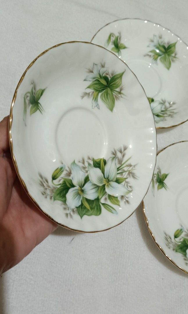 Royal Albert Bone China Saucer England (Category: Coffee & Tea Tableware) located in San Jose del Monte. Submitted by eivon29 (Listing ID 1332584170, Image 2). Description: Royal Albert Bone China Saucer England Trillium pattern Saucer diameter 5.5". Beautiful vibrant design and colors! Pre-owned, in excellent used condition. Has no visible signs of wear from age. Do not see any chips or cracks..