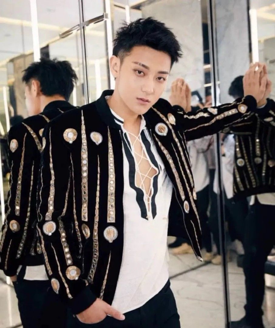 BlackFriday rtp 6.9k SAINT LAURENT Runway Embellished Velvet Mens Bomber Jacket from Spring Summer 2019 Show Men s Fashion Coats Jackets and Outerwear on Carousell