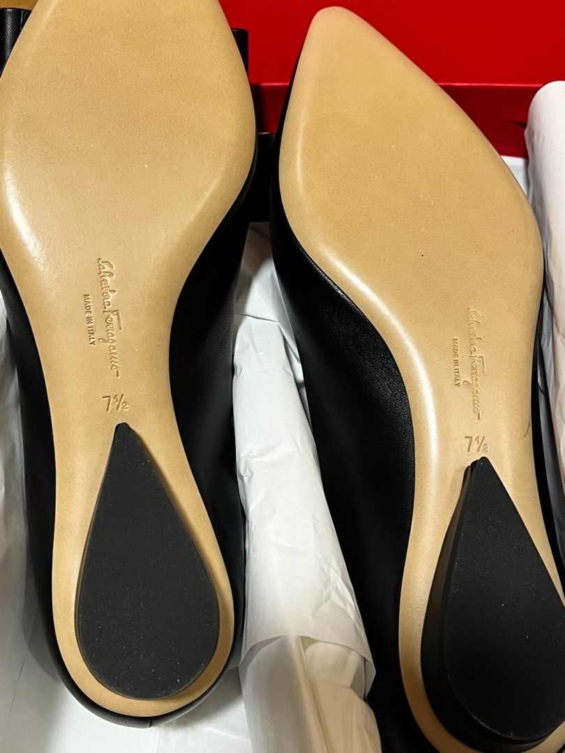 Salvatore Ferragamo Shoes, 女裝, 鞋, 平底鞋 Carousell