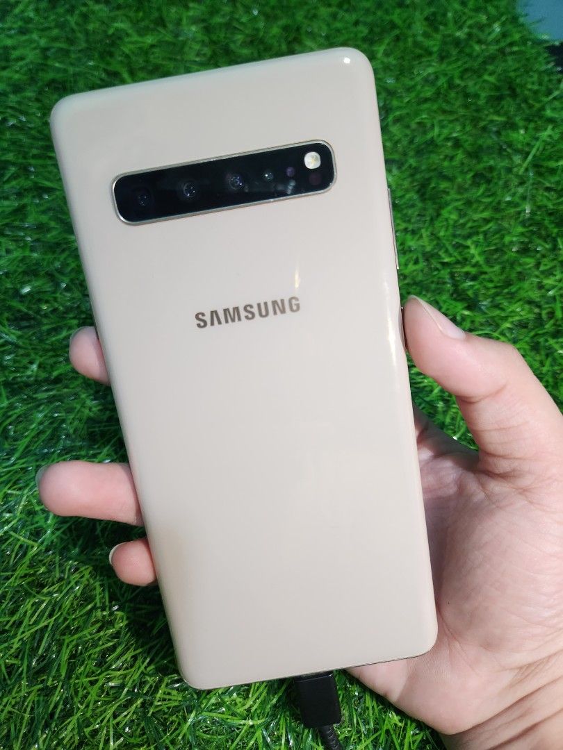 Samsung S10 5G 8gb/256gb (Category: Samsung) located in Manila. Submitted by lucky.charm.gadgets (Listing ID 1332607691, Image 1). Description: Samsung S10 5G 8gb/256gb No repair History LCD ISSUE ,LCD ISSUE GOOD BOARD GOOD FOR PARTS ,CAMERA ,BATTERY etc.! Note* Basag harap at lcd lines sa gilid may black spot pa!OBVIOUS NA OBVIOUS kaya mura na totouch pa naman lahat glass lang yung basag 95% yung smooth !check to sawa bago bayaran. MAGBASA KA MU