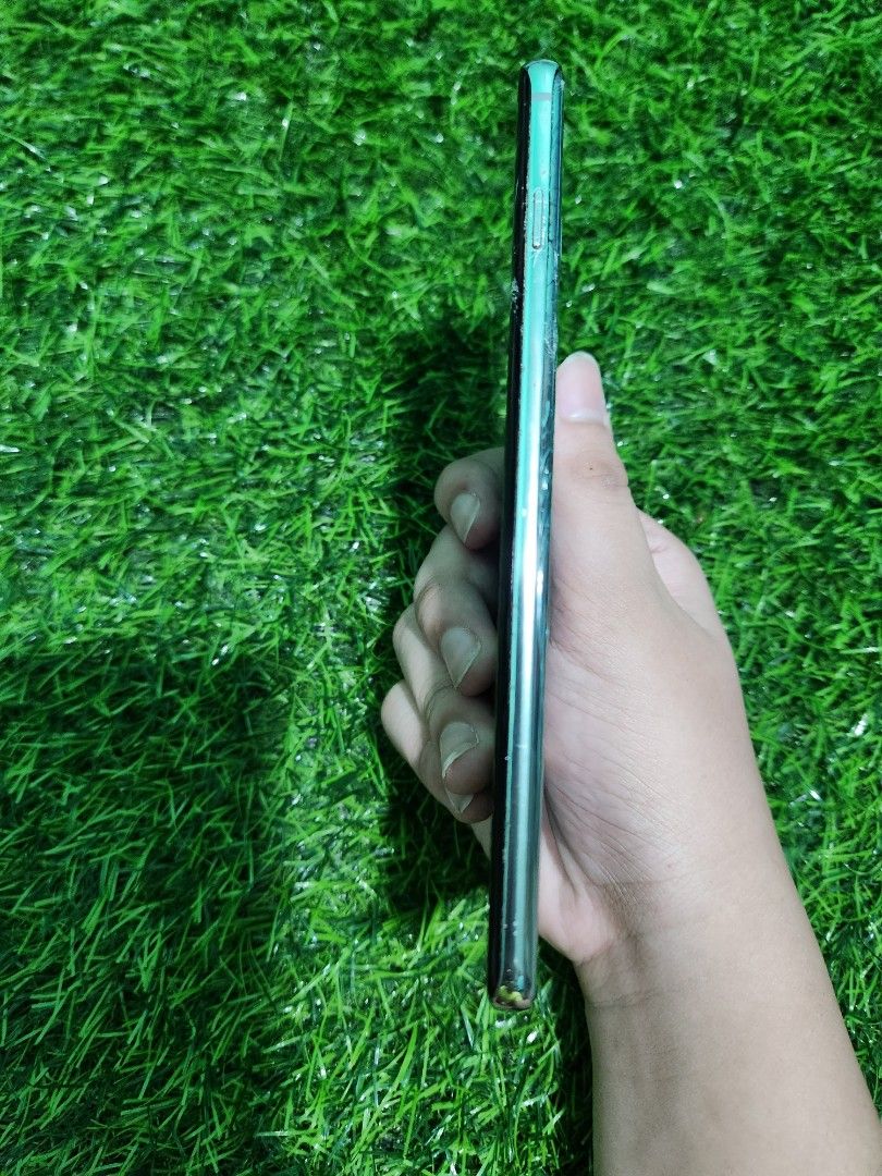 Samsung S10+ 8gb/128gb (Category: Samsung) located in Manila. Submitted by lucky.charm.gadgets (Listing ID 1332605236, Image 3). Description: Samsung S10+ 8gb/128gb No repair History GOOD BOARD GOOD FOR PARTS ,CAMERA ,BATTERY etc.! Note* Basag likod basag din glass !OBVIOUS NA OBVIOUS kaya mura na totouch pa naman lahat glass lang yung basag 95% yung smooth !check to sawa bago bayaran. MAGBASA KA MUNA BAGO KA MAG REACT ! Buy at your own risk 😊 F