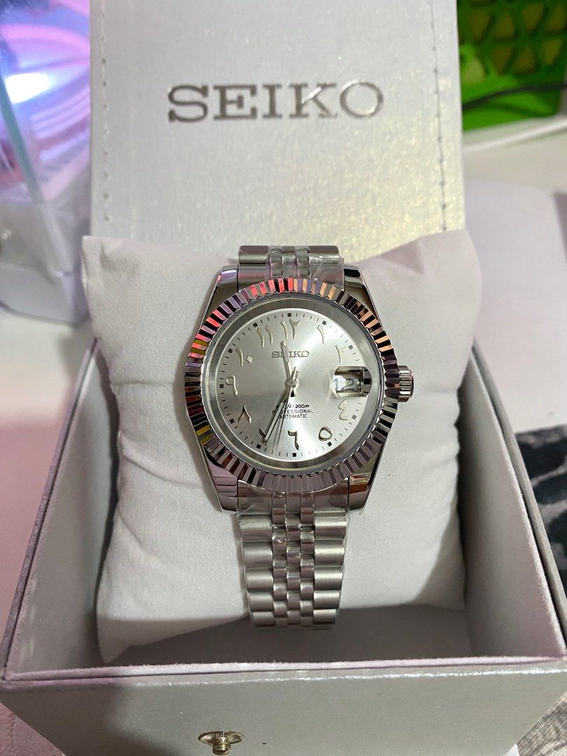 Seiko Mod Arabic Dial (Category: Luxury Watches) located in Manila. Submitted by jey09 (Listing ID 1332508931, Image 2). Description: Seiko Mod Date Just Arabic Dial •Brand new •Original Seiko Nh35 Movement •Jubilee Bracelet •Sapphire Glass •Open back case •With Box and Paper Bag Price: ₱5000 Mop: Gcash, Maya or Bank Transfer Courier: Lbc, Lalamove or j&t.