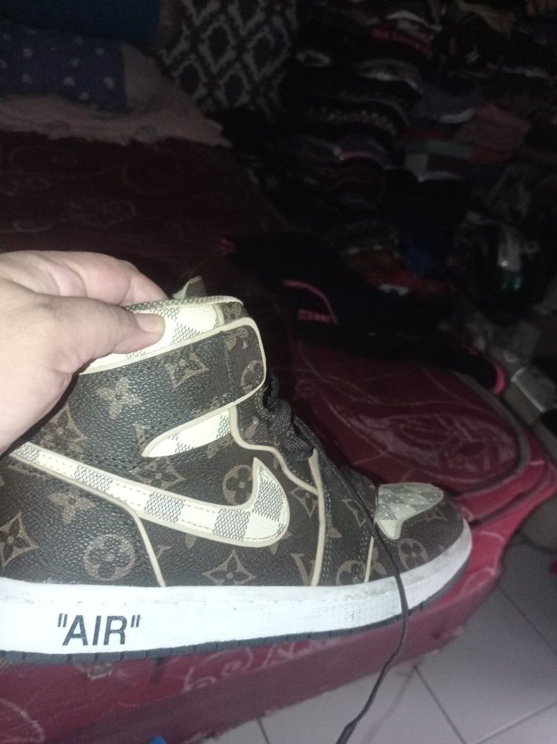 Sepatu LV no 42 laper mata, Fesyen Wanita, Sepatu di Carousell