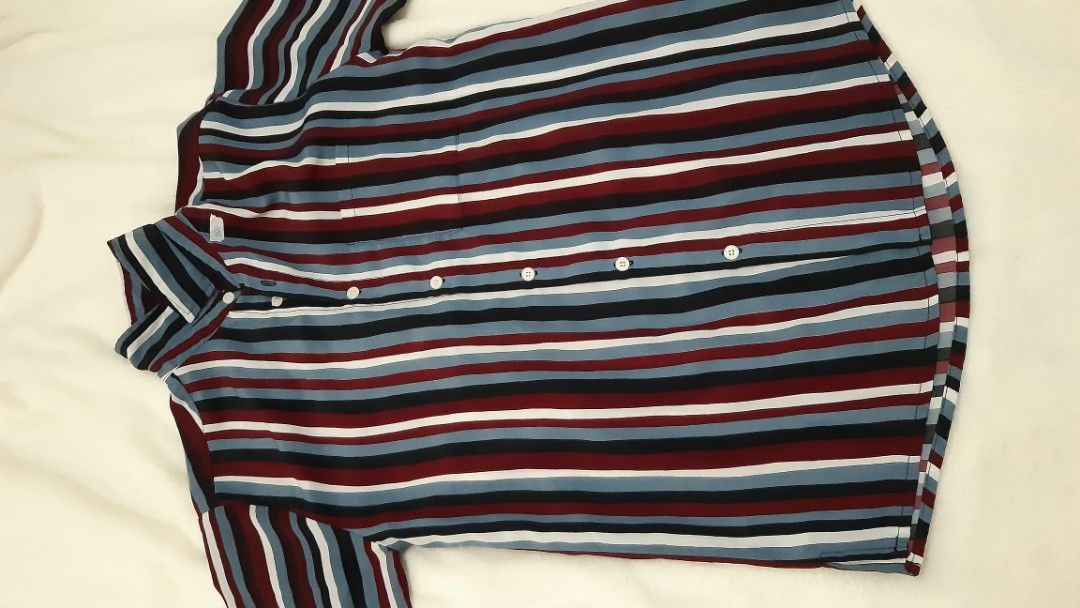 Smyth polo shirt (Category: Formal Shirts) located in Antipolo. Submitted by kaye1n (Listing ID 1332458102, Image 2). Description: DM for more info. Pick-up only. Upper Antipolo location..