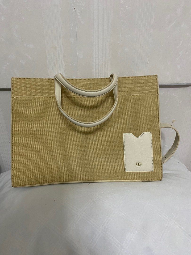 Tracey Laptop Bag (Category: Shoulder Bags) located in Makati City. Submitted by aethical (Listing ID 1332484104, Image 2). Description: Used twice only Can fit 14inches laptop Has few flaws in the handle.