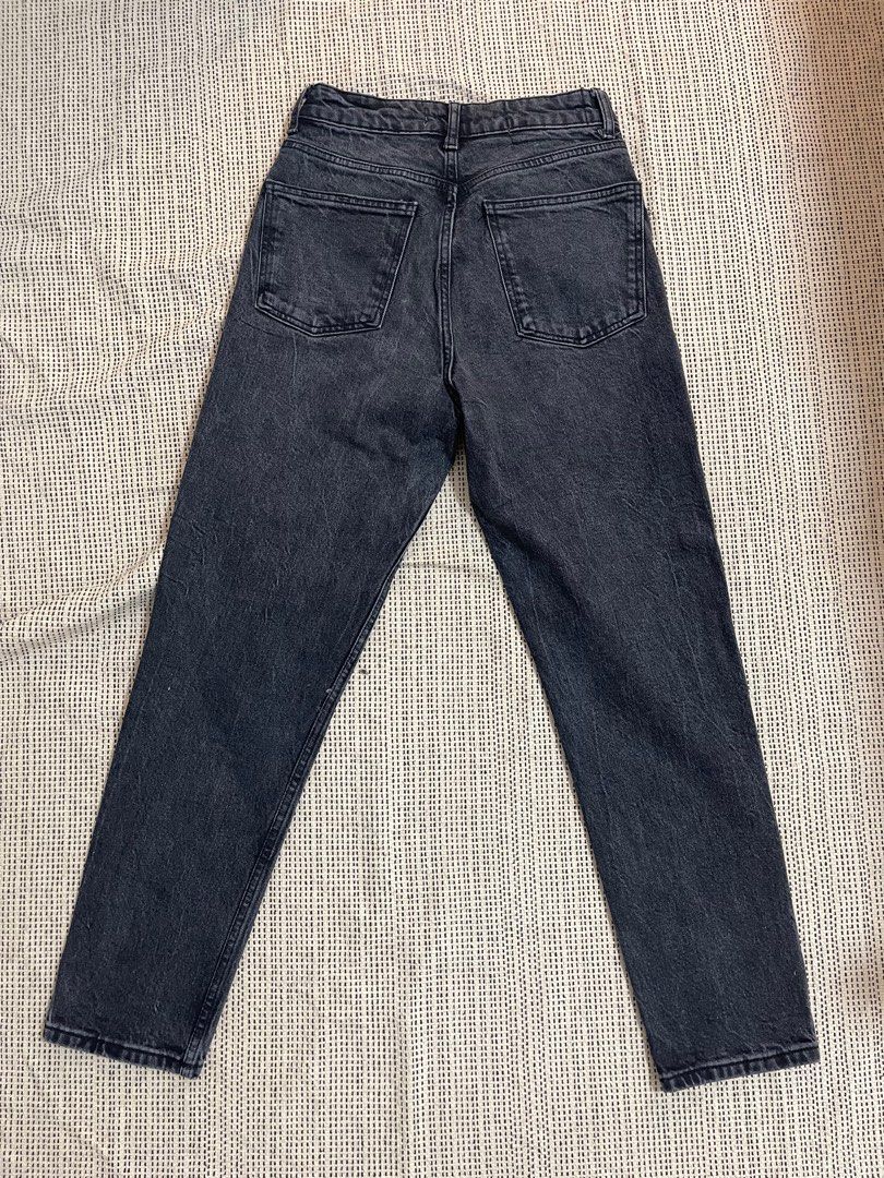 ZARA Womens Black Straight Jeans (Category: Jeans) located in Pasig City. Submitted by preloved_bysoph (Listing ID 1332522867, Image 2). Description: Rfs: doesn’t fit anymore - used for school only, less than 10 wears - bought for 1500 from zara Length: 36.5 inches .