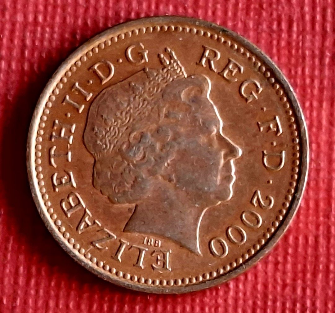 57英國2000年〔伊莉莎白女王〕ONE PENNT紅銅錢幣乙枚。保真。美品。, 書籍、休閒與玩具, 收藏、紀念品, 錢幣、紙鈔在旋轉拍賣