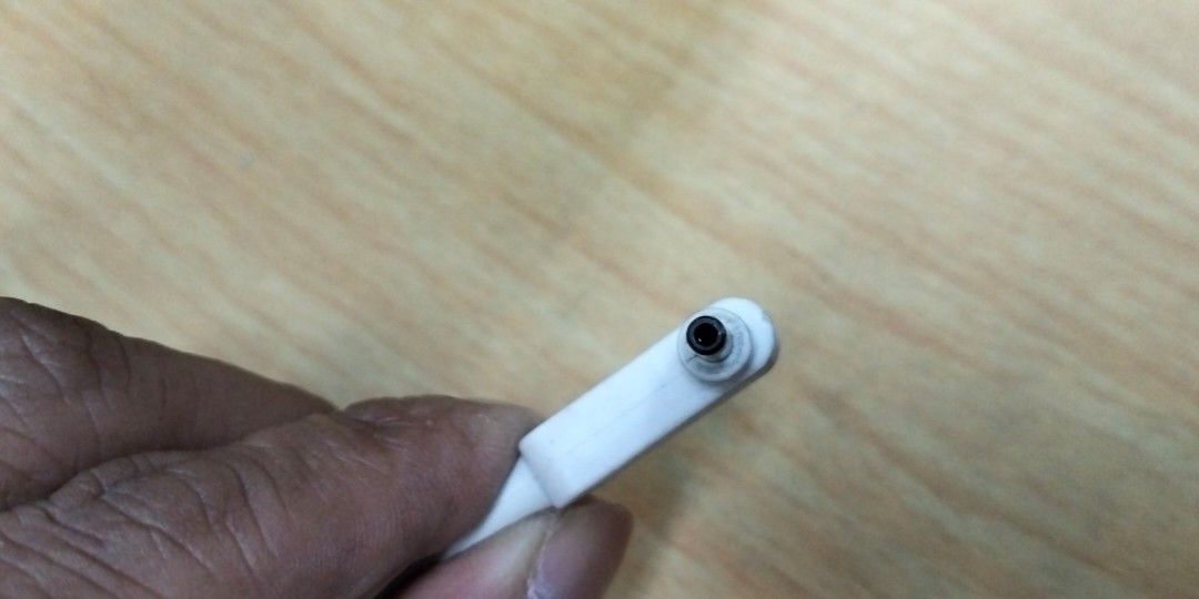ACER Charger Adapters (Category: Chargers) located in Manila. Submitted by claberinto (Listing ID 1332740011, Image 3). Description: Laptop Charger for ACER Output: 19volts, 2.37A, 45watts willing to do meetup or deliver within Taguig for testing to your device if it fits.