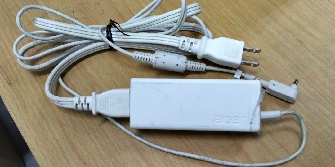 ACER Charger Adapters (Category: Chargers) located in Manila. Submitted by claberinto (Listing ID 1332740011, Image 1). Description: Laptop Charger for ACER Output: 19volts, 2.37A, 45watts willing to do meetup or deliver within Taguig for testing to your device if it fits.
