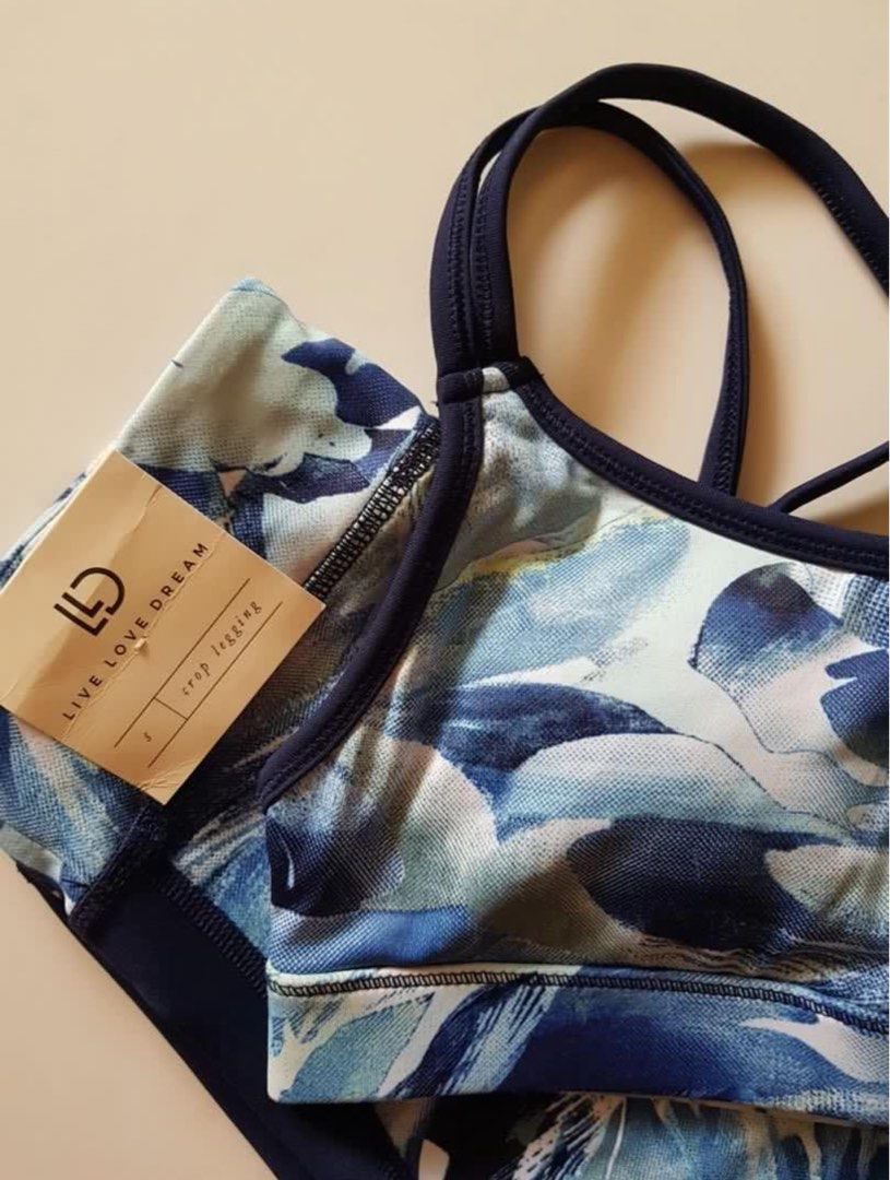 Aeropostale Workout Set (Category: Sets or Coordinates) located in Manila. Submitted by lezarellesque (Listing ID 1332646396, Image 2). Description: Selling low for decluttering purposes, purchased as brand new here on Carousell. Used only 4x.