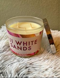 Bath and body works candle - Fiji White Sands